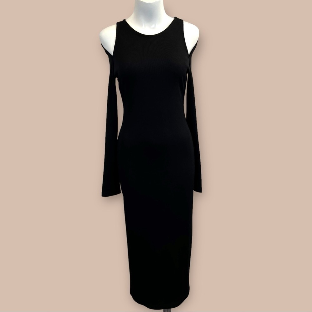 ASTR The Label Cold Shoulder Sweater Dress sz Medium <SKU258>